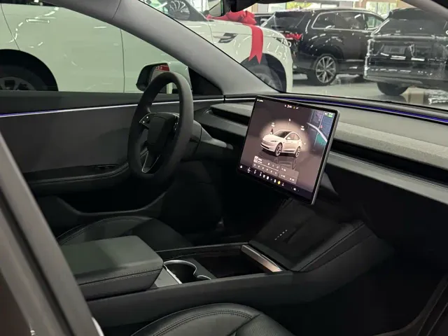 Tesla Model 3 — Фото автомобиля 13