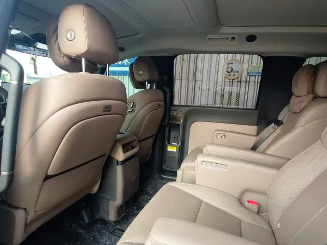 Li Auto MEGA — Фото автомобиля 12