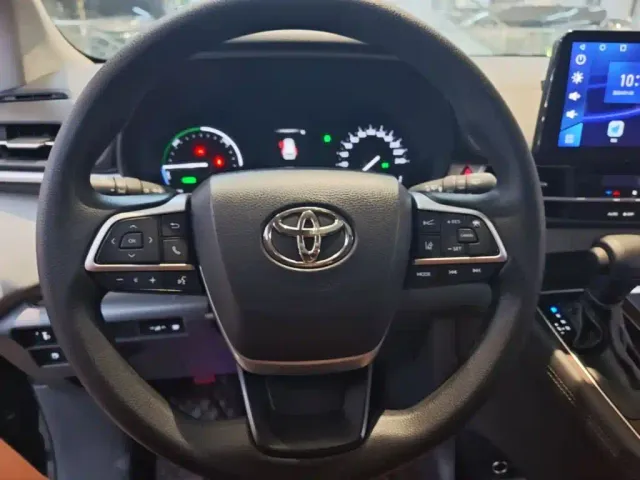 Toyota Sienna — Фото автомобиля 10