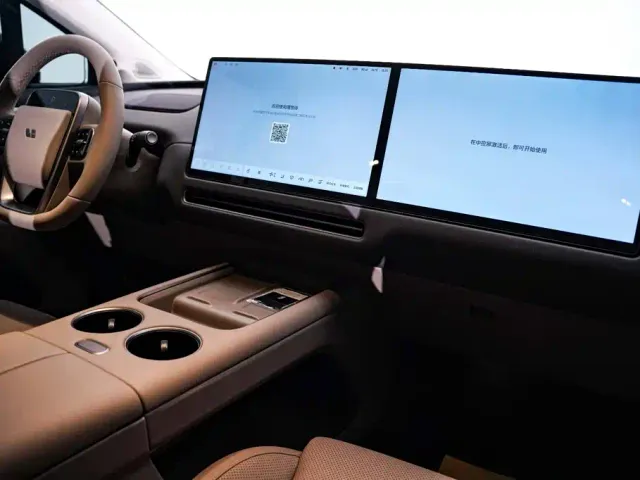 Li Auto i8 — Фото автомобиля 30