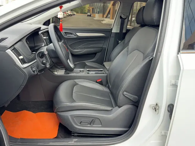 Roewe i6 — Фото автомобиля 9