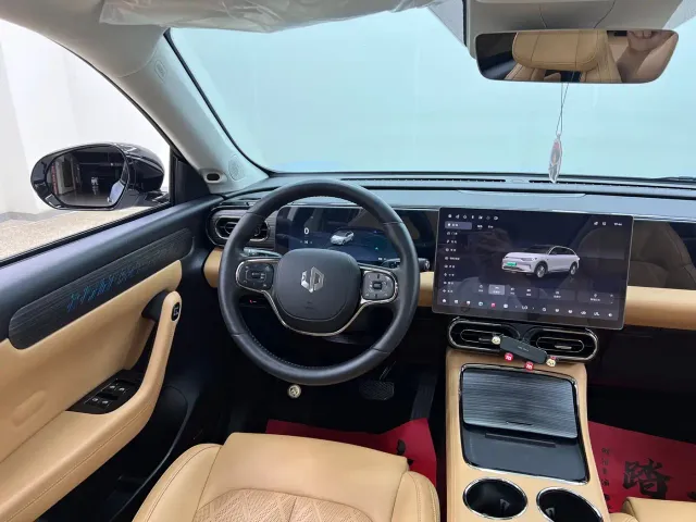 Leapmotor C11 — Фото автомобиля 21