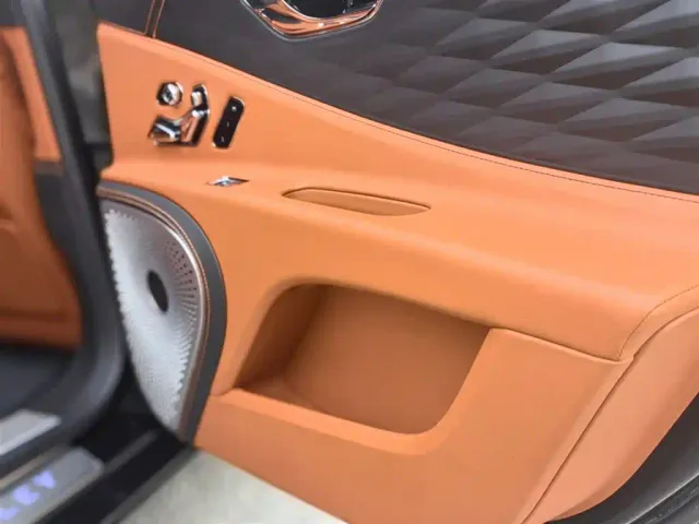 Bentley Flying Spur — Фото автомобиля 11
