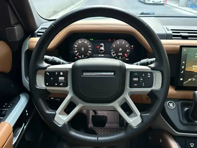 Land Rover Defender — Фото автомобиля 12