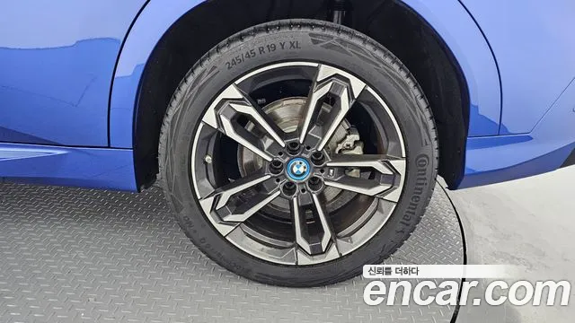 BMW iX2 — Фото автомобиля 18