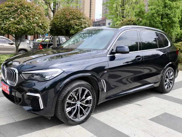 Фотография автомобиля — BMW X5