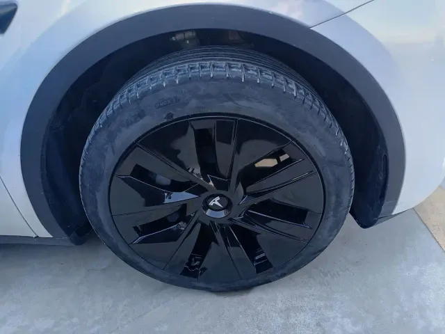 Tesla Model Y — Фото автомобиля 16