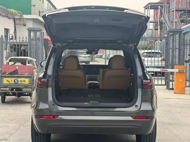 Li Auto ONE — Фото автомобиля 8