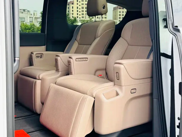 Li Auto MEGA — Фото автомобиля 24
