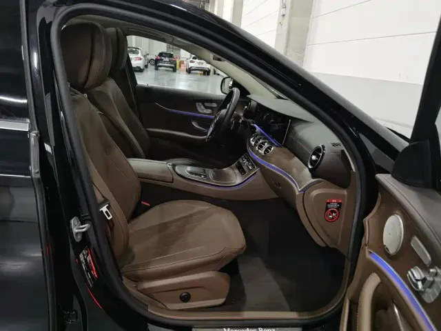 Mercedes-Benz E-Class — Фото автомобиля 23