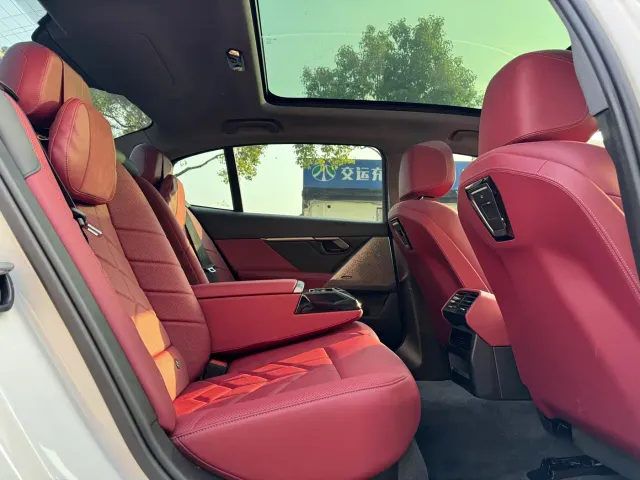 BMW 5 Series — Фото автомобиля 10