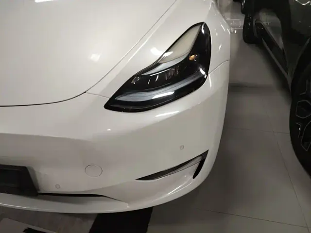 Tesla Model Y — Фото автомобиля 23