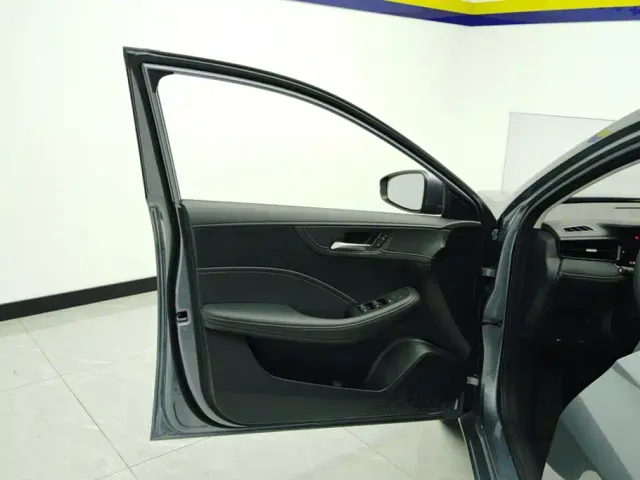 Roewe i5 — Фото автомобиля 7
