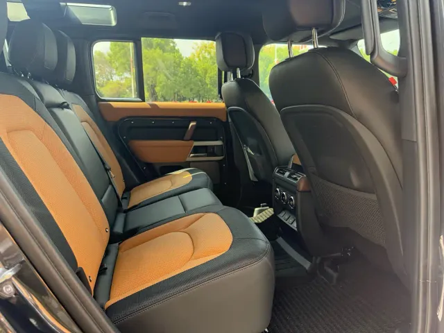 Land Rover Defender — Фото автомобиля 8