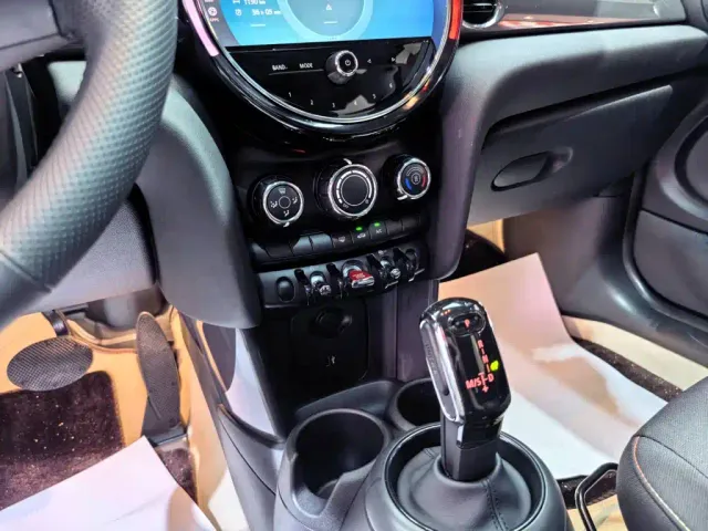 MINI Hatch — Фото автомобиля 11