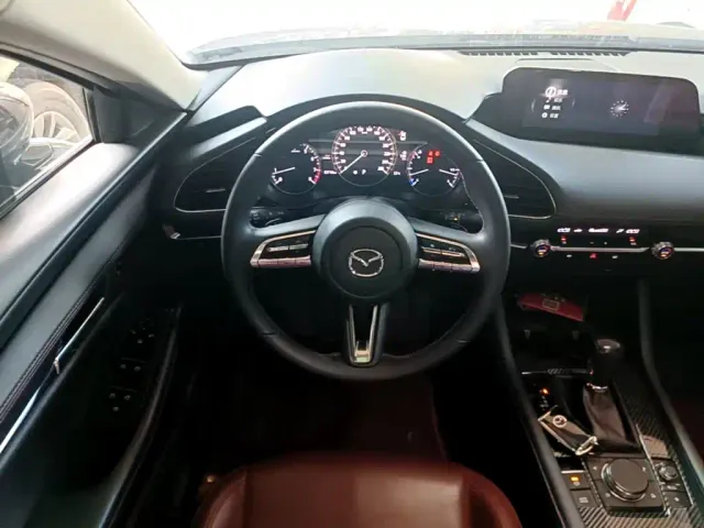 Mazda Axela — Фото автомобиля 10