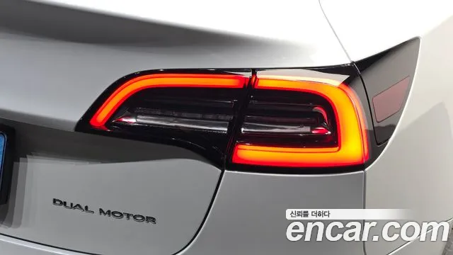 Tesla Model 3 — Фото автомобиля 23