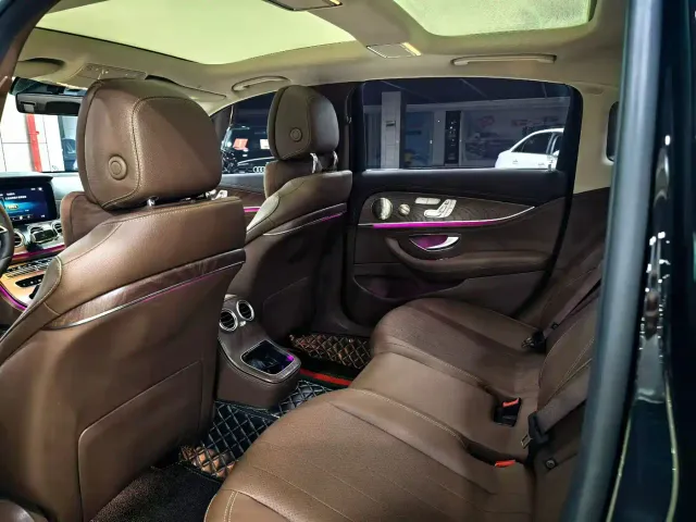 Mercedes-Benz E-Class — Фото автомобиля 5