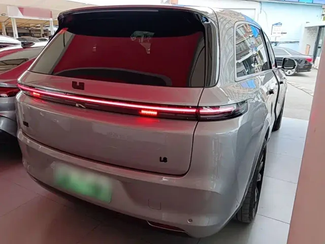 Li Auto L8 — Фото автомобиля 6