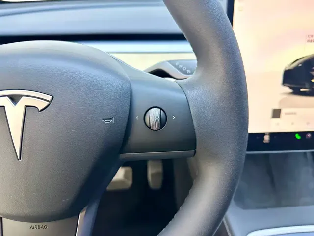 Tesla Model Y — Фото автомобиля 16