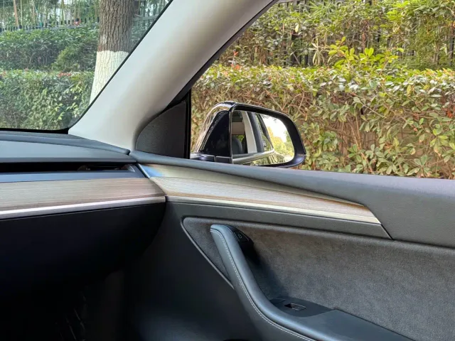 Tesla Model Y 2022 Facelift Rear-Wheel Drive Version — Фото автомобиля 10