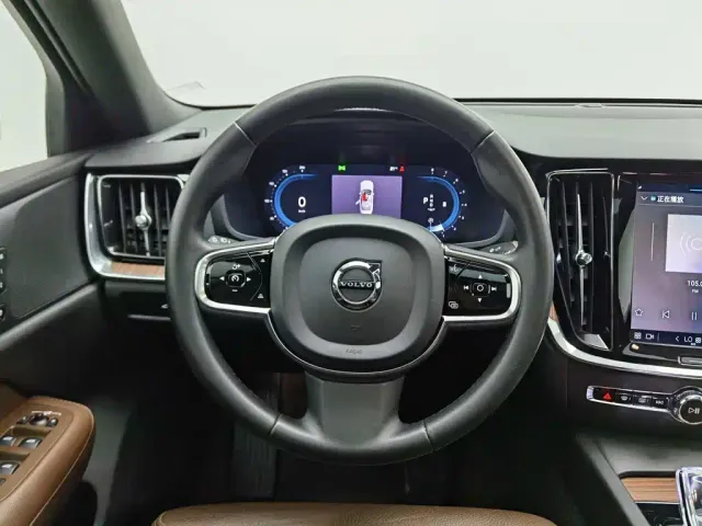Volvo S60 — Фото автомобиля 11