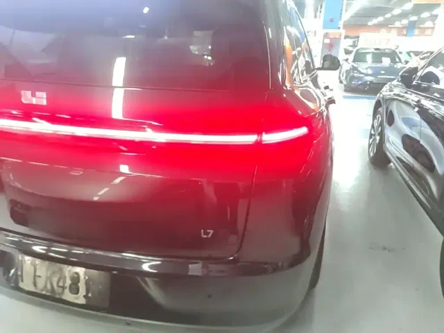 Li Auto L7 — Фото автомобиля 7