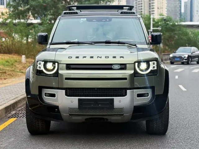Land Rover Defender — Фото автомобиля 2