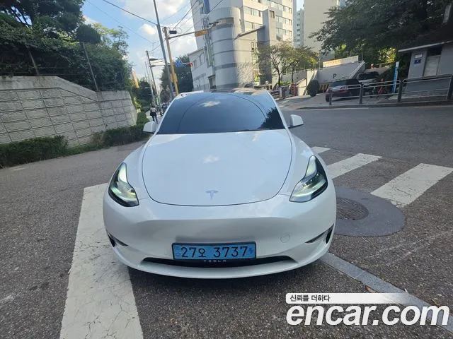 Tesla Model Y — Фото автомобиля 13