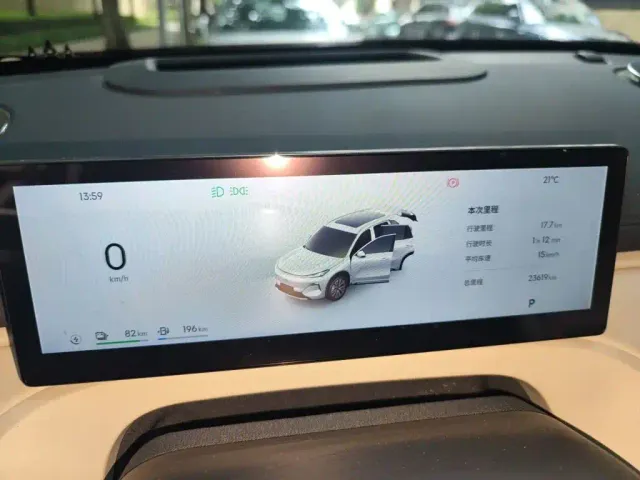 Geely Galaxy Starship 7 EM-i — Фото автомобиля 12