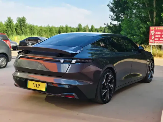 Lynk & Co Z10 — Фото автомобиля 8