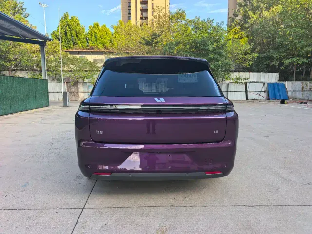 Li Auto L8 — Фото автомобиля 10