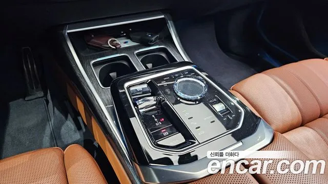 BMW 7-Series 7 серия (G70) 740i xDrive M Sport — Фото автомобиля 9