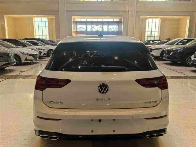 Volkswagen Golf — Фото автомобиля 14