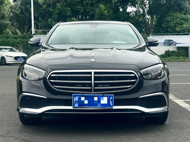 Mercedes-Benz E-Class — Фото автомобиля 2