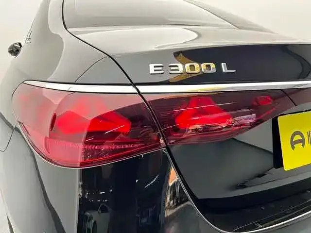 Mercedes-Benz E-Class — Фото автомобиля 10