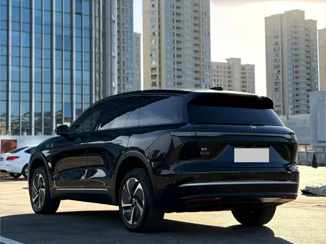 Nio ES8 — Фото автомобиля 11