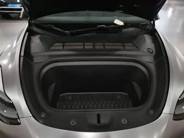 Tesla Model Y — Фото автомобиля 19