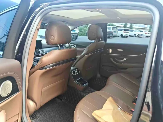 Mercedes-Benz E-Class — Фото автомобиля 4