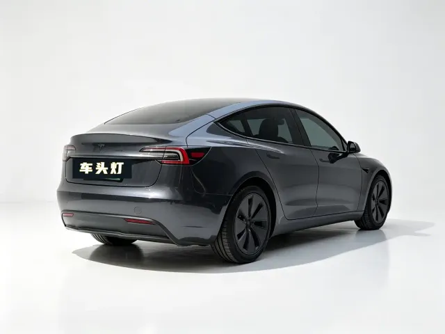Tesla Model 3 — Фото автомобиля 6
