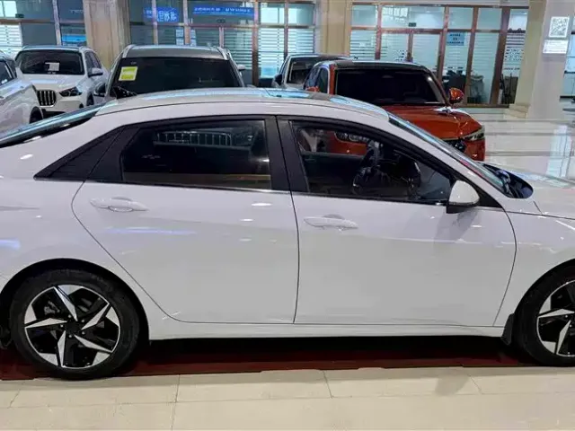 Hyundai Elantra — Фото автомобиля 16