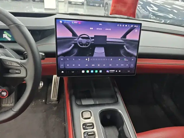 Xiaomi SU7 — Фото автомобиля 12