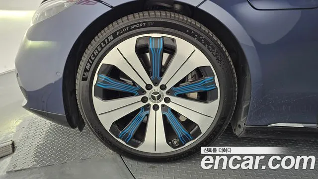 Mercedes-Benz EQS — Фото автомобиля 4