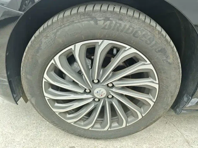 Buick LaCrosse 2026 Model 28T Platinum Edition — Фото автомобиля 22