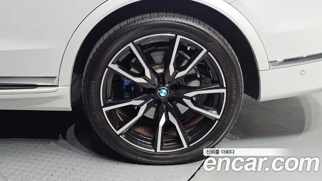 BMW X7 — Фото автомобиля 19