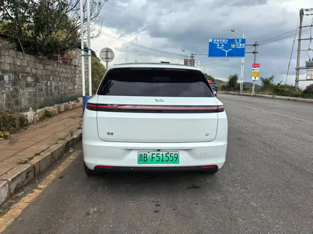 Li Auto L7 — Фото автомобиля 10