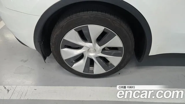 Tesla Model Y — Фото автомобиля 4