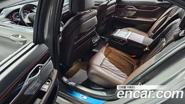 BMW 7 Series — Фото автомобиля 12