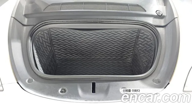 Tesla Model Y — Фото автомобиля 6