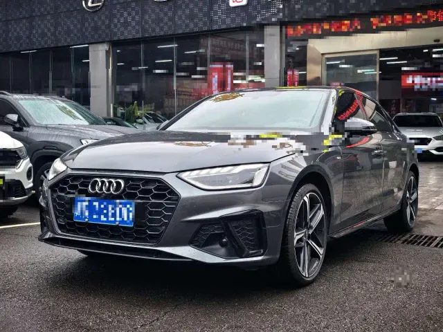 Фотография автомобиля — Audi A4L